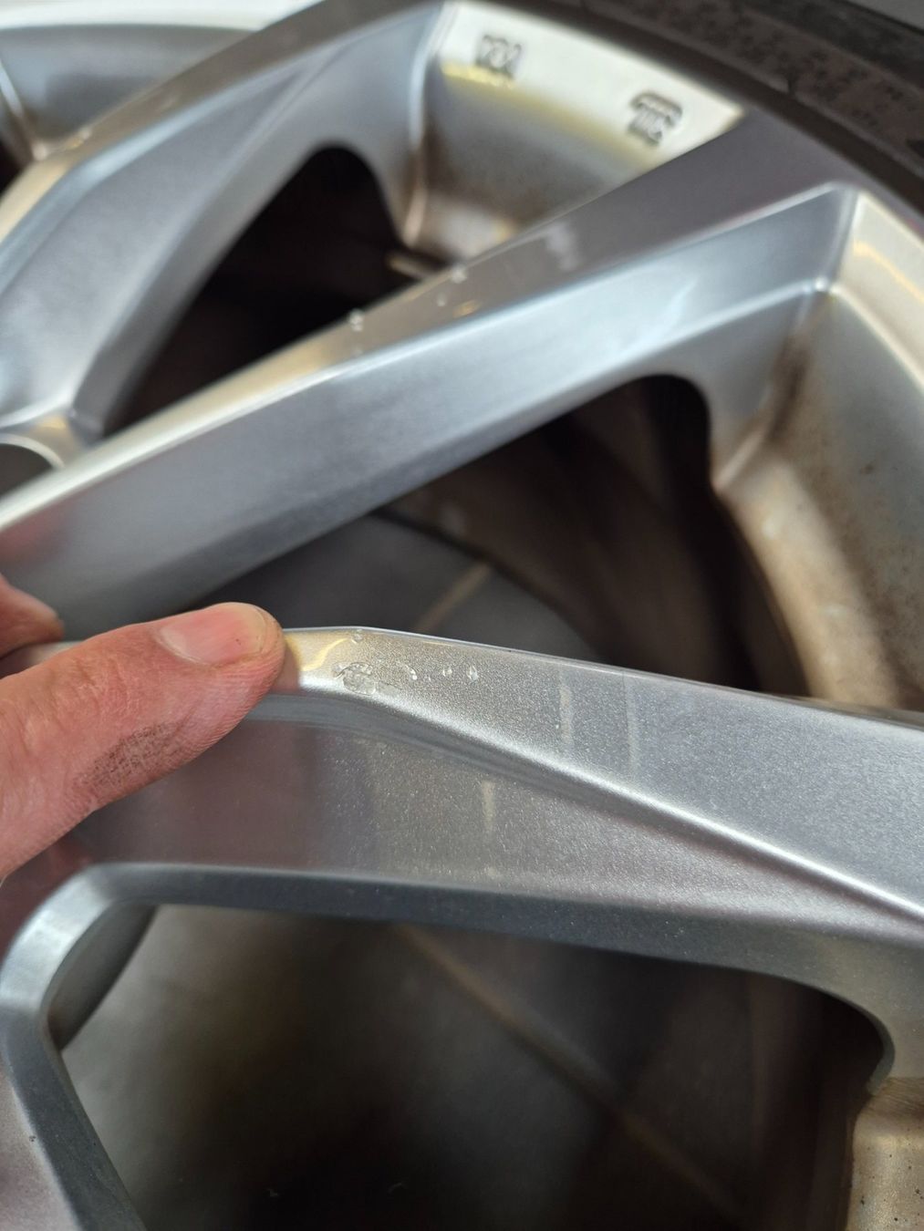 Pneumatici & Ruote complete: Winterräder 17" VW Passat – Usato da Winterthur venduto da WEWi-Ersatzteile 3