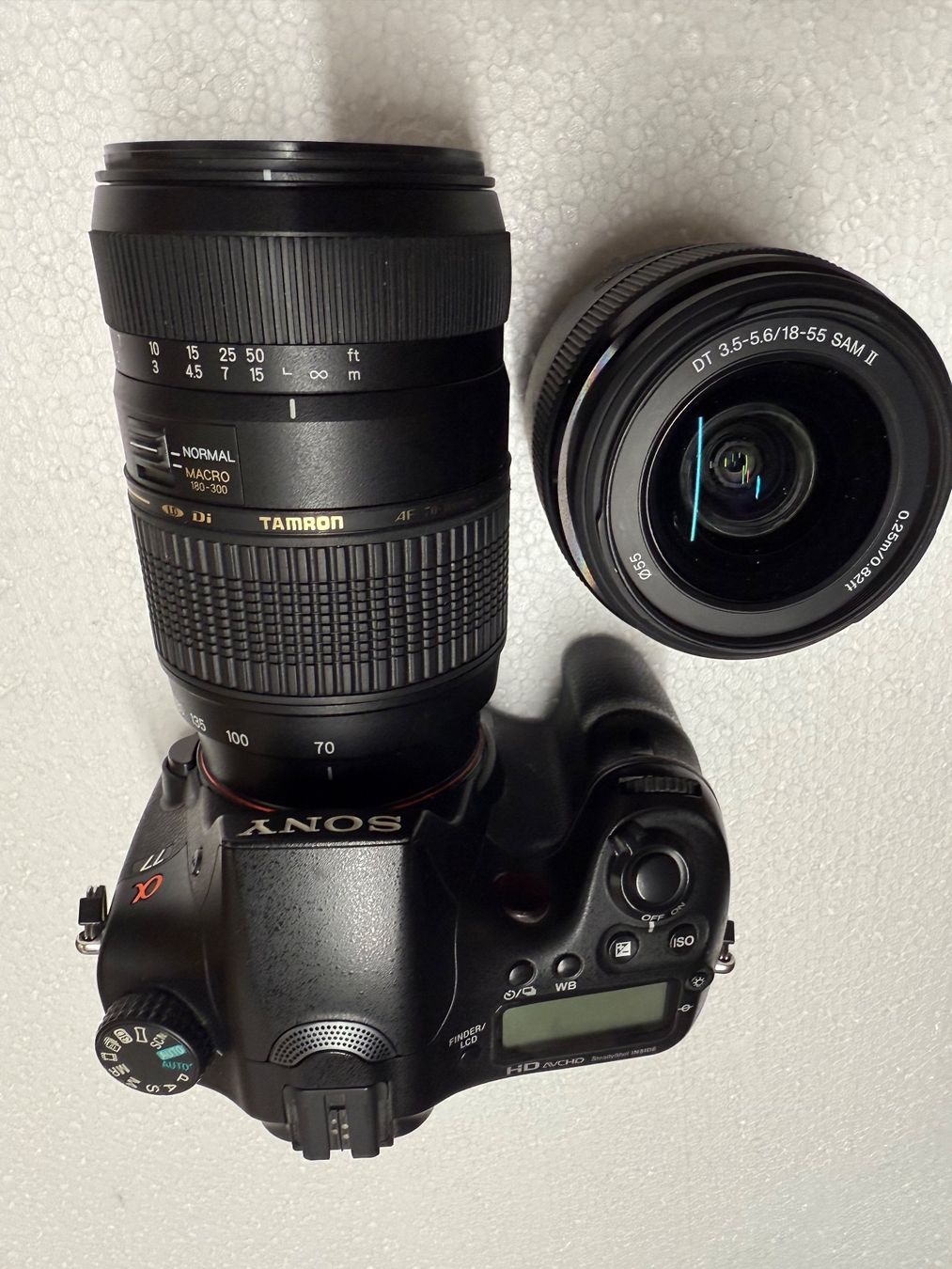Sony Fotocamera: Sony Alpha 77 Kamera + 2 Objektive + Ladegerät + Akku – Usato da Zürich venduto da pnp_jz9v