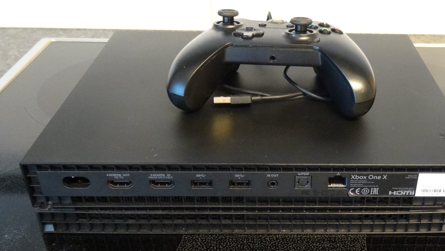Microsoft Console: Xbox One X – Usato da Rheinfelden venduto da Silver75 1