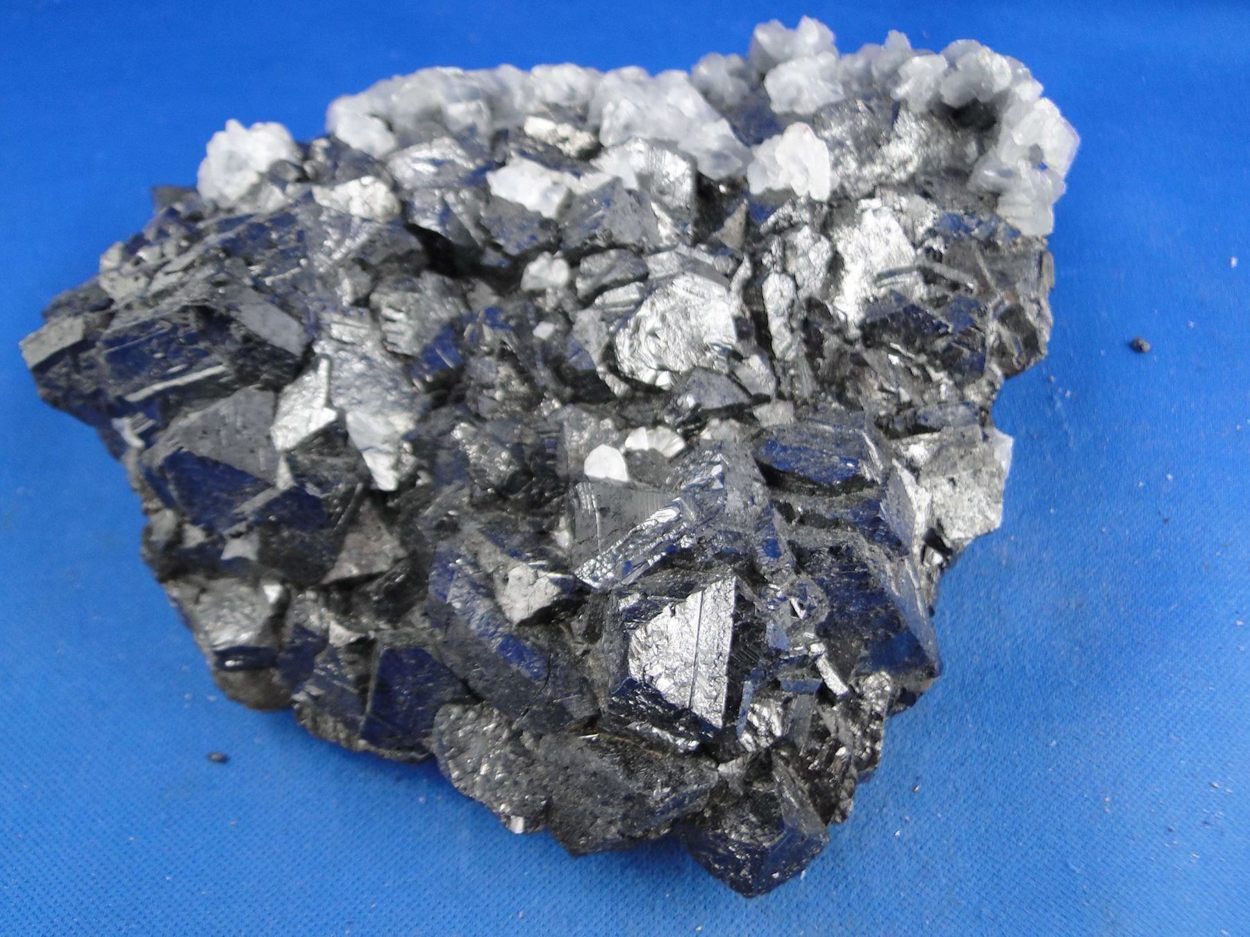 Minerali & Pietre curative: Sphalerit mit Calcit (UV-Pink) – Usato da Schinznach Bad venduto da Demerald 2