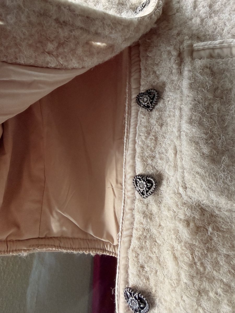Giacche: Cropped Jacket Beige Heart Buttons – Nuovo (secondo la descrizione) da Zürich venduto da BettinaMarie2308 6