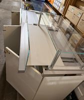 Verkaufstheke mit Glasaufbau
