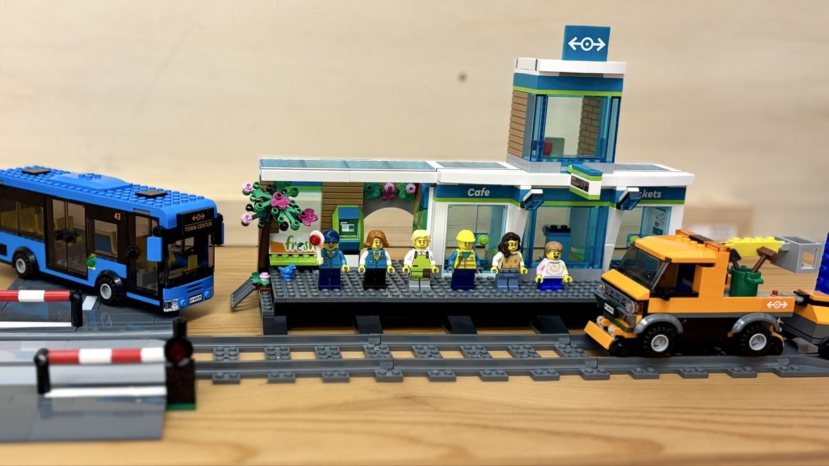 Lego Giocattoli: Lego City 60335 Bahnhof – Usato da Ganterschwil venduto da Swisscamelot 3