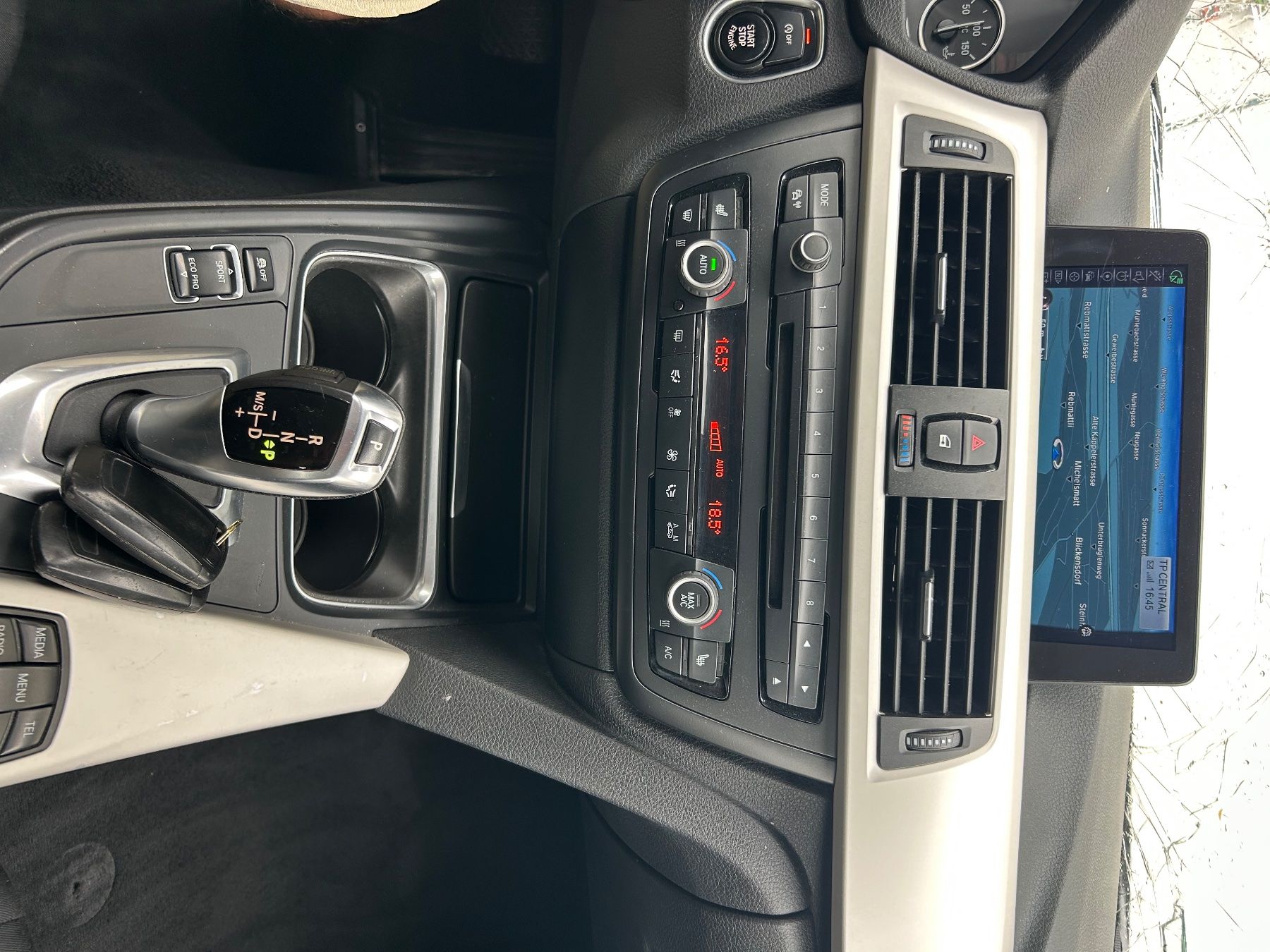 BMW Autos: BMW 320d xDrive mit Carrosserieschaden – Défectueux à Baar par gentis2 8