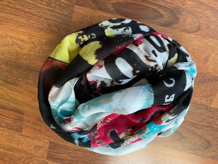 Sommerlicher Schlauchschal mit coolem Print