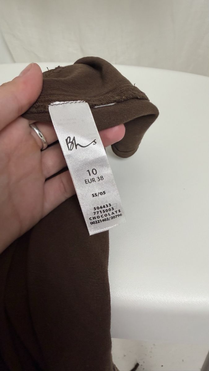 Blusen: Brown V-neck Top EUR 38 100% Viscose – Gebraucht aus Knonau von Grapesvintage 3