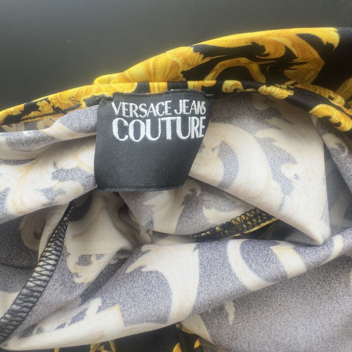Versace Camicette: Versace Jeans Couture Body Grösse S/36 – Nuovo (secondo la descrizione) da Worblaufen venduto da fortuna.. 4