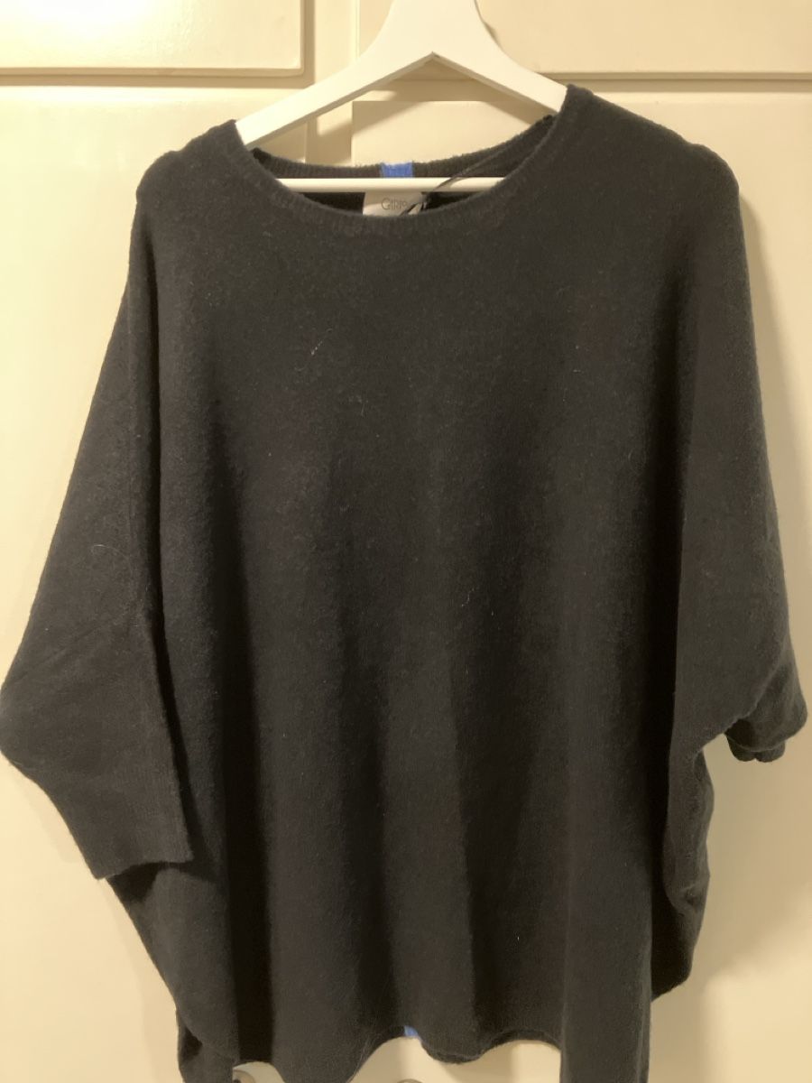 Pulls & Sweat-shirts: Neu Cartoon Pullover – Neuf avec emballage d'origine à Basel par aguona