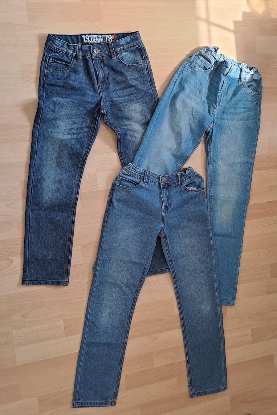 Ensembles coordonnés: 3 Jeans gr. 164 – D'occasion à Rothenburg par 123odermatt