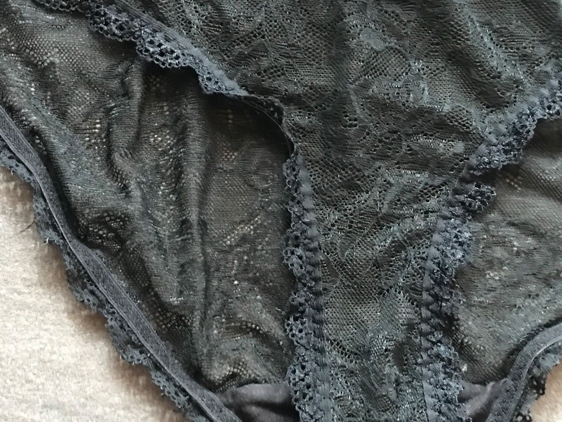 Altra biancheria intima: SLIP - SCHWARZ - DURCHSICHTIG - SPITZE - GRÖSSE L - NEU – Nuovo (secondo la descrizione) da Buchs AG venduto da fischli610 2