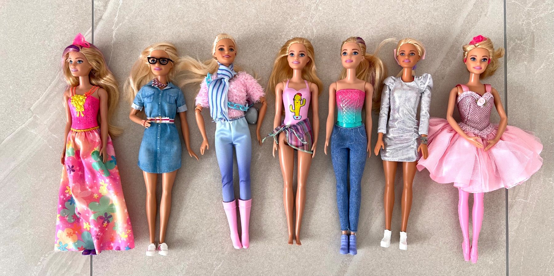 Puppen: Set mit 7 Barbies – Gebraucht aus Buchs SG von mar_9dnm