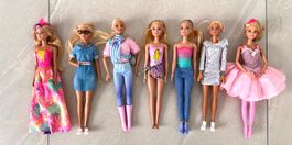 Set mit 7 Barbies