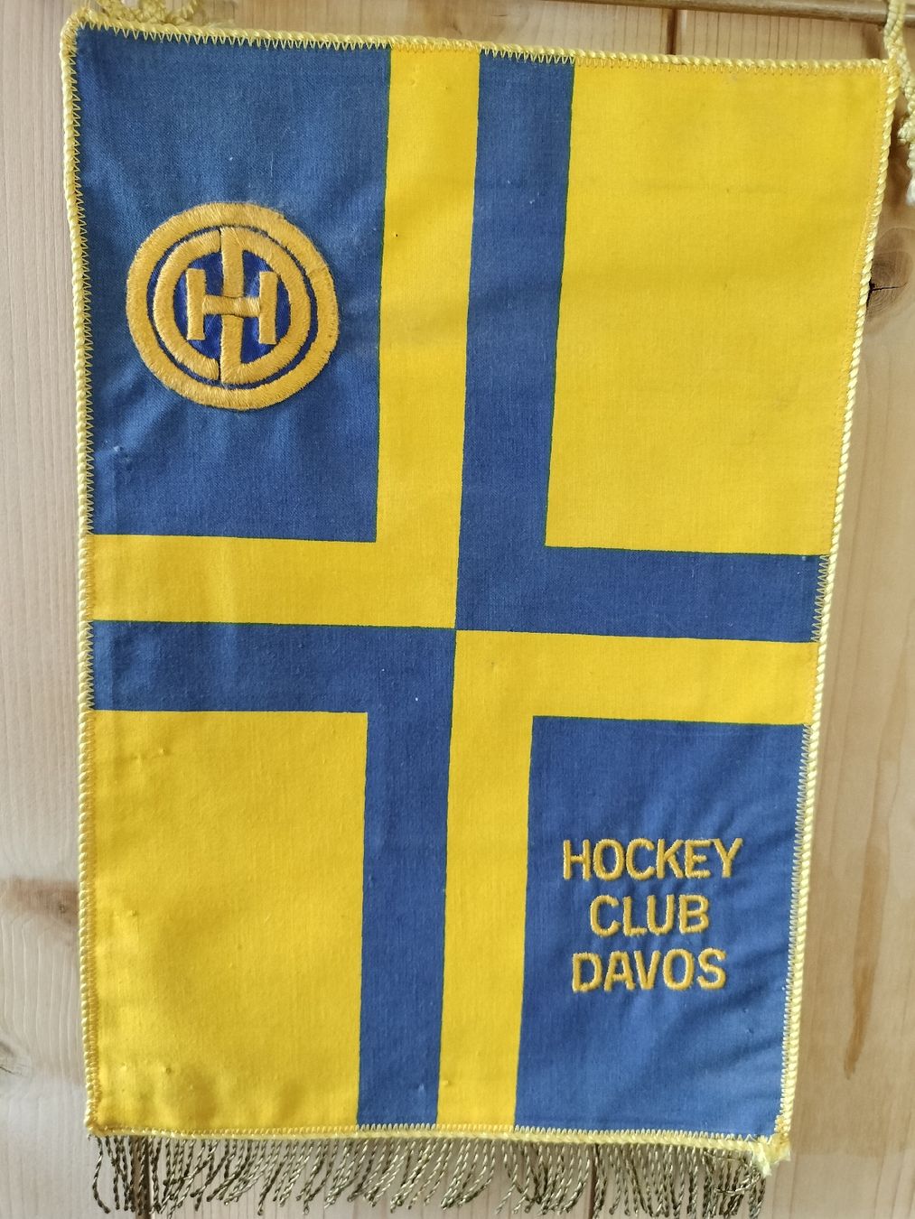Bandiere: Antiker HC Davos Eishockey Wimpel – Usato da Schwanden Sigrisw venduto da cadieux71 1