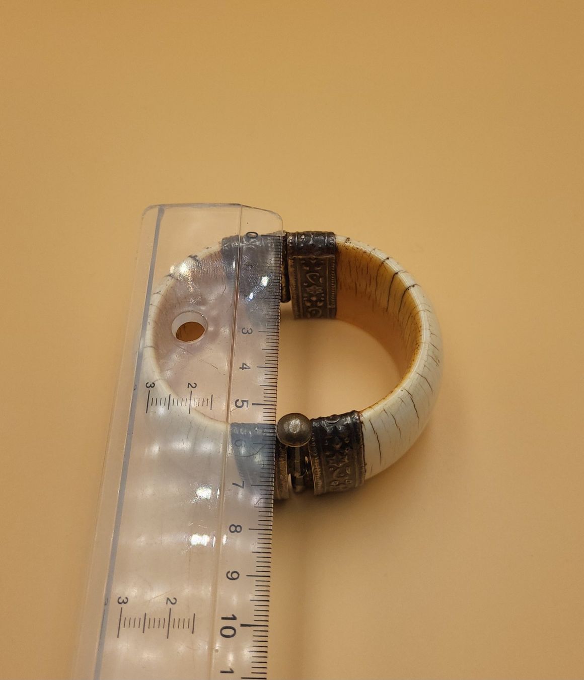 Armbänder & -reifen: Antiker Armreif mit Silber Verschluss – Gebraucht aus Wald ZH von SwissPawnshop 1