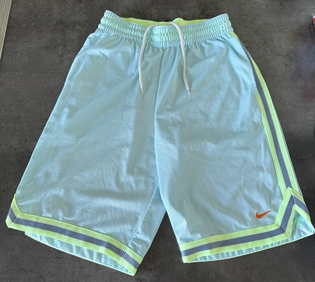 Nike Pantalons: Short de basket Nike – Neuf (Voir description) à Fontaines NE par iness100