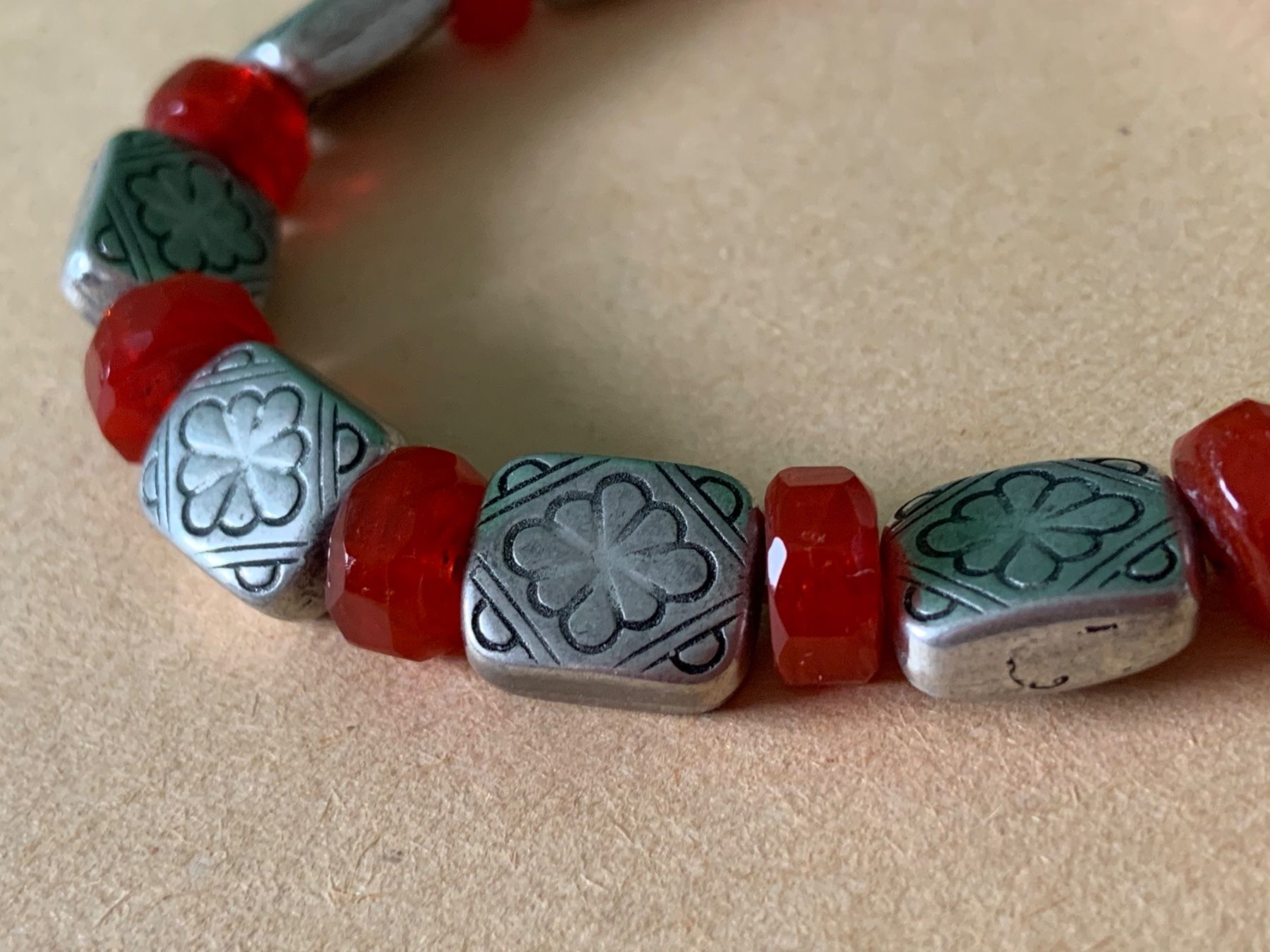 Bracciali & Braccialetti: Armband Silbrige Blumenplättli – Usato da Dittingen venduto da Bijoubelle 3