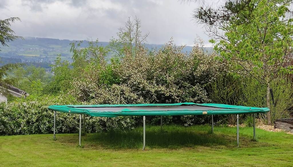 Trampolini: Grosses Semi-professionelles Trampolin – Usato da Ottenbach venduto da Gaebsen
