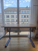 Einstellbarer Schreibtisch