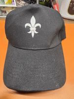 Schwarze Cap mit Fleur-de-Lis Motiv - Neuwertig!