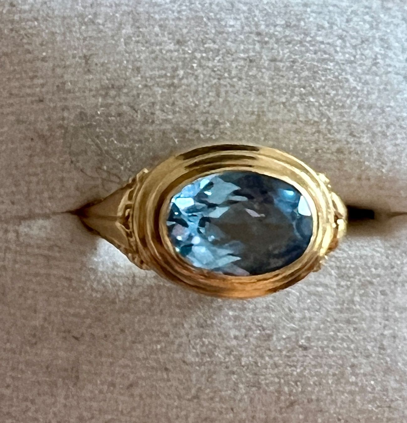 Anelli: Gold-Ring 18K mit hellblauem Schmuckstein – Usato da Chur venduto da Penting1935 2