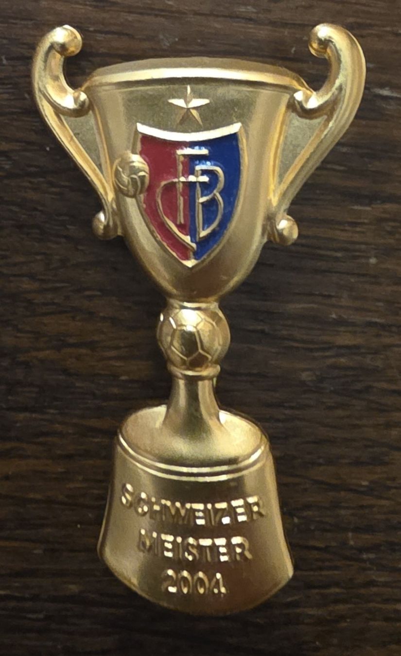 FC Basel Plaketten & Abzeichen: FC Basel Meister 2004 PIN – Gebraucht aus Pratteln von Oliar164