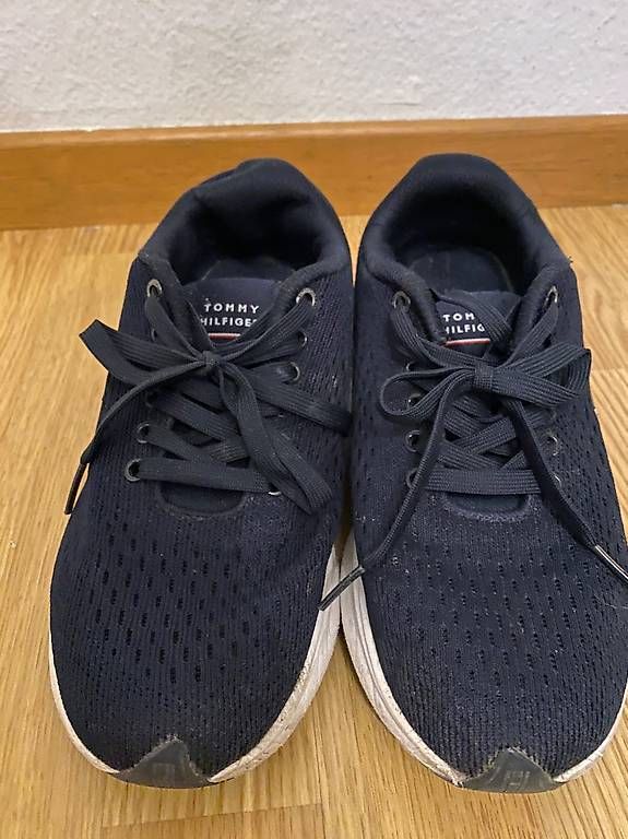 Tommy Hilfiger Scarpe da uomo: Tommy Hilfiger Schuhe Sneaker Gr. 40 – Usato da Glarus venduto da Iroccinha 1