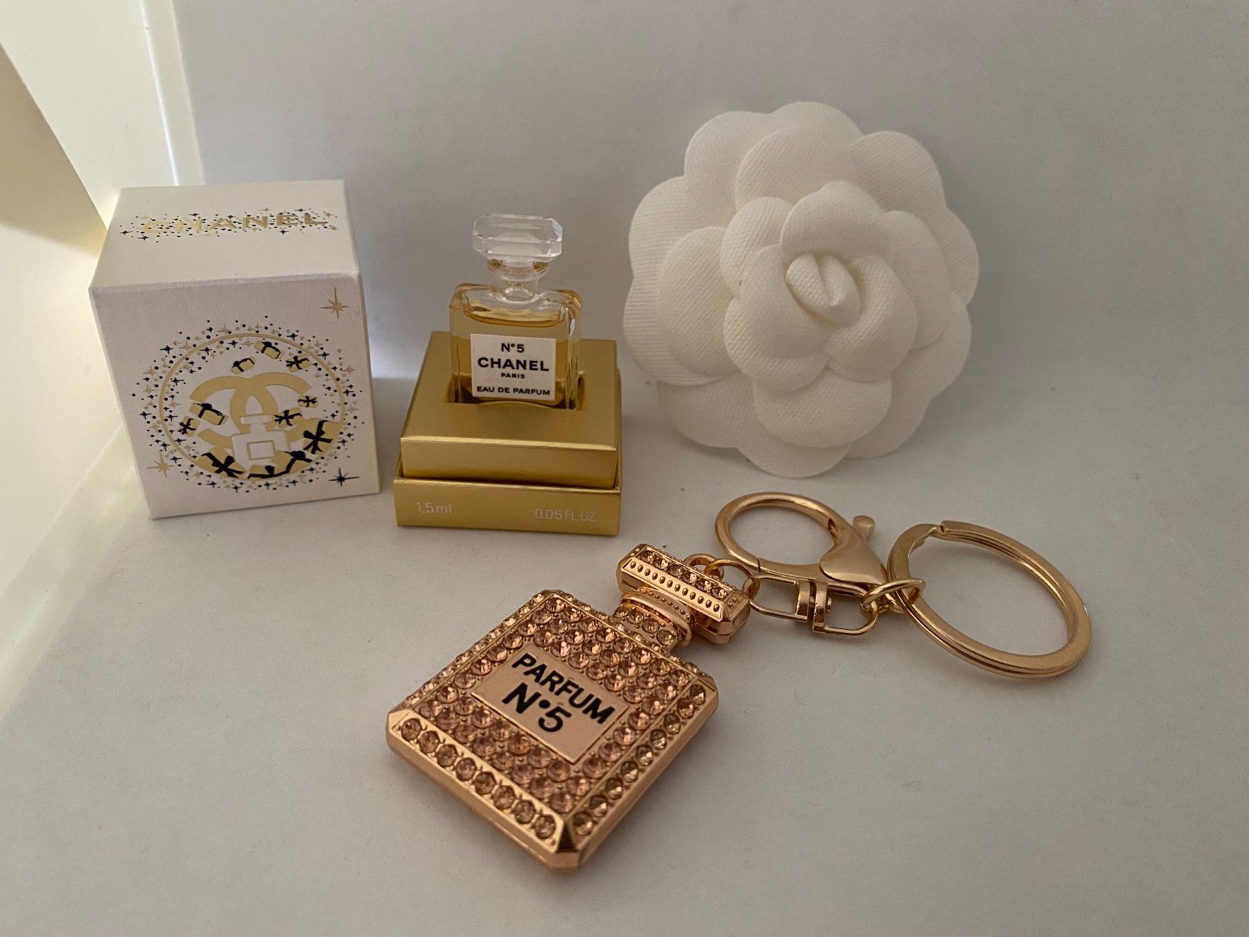 Chanel Profumi & Eau de Toilette: Set miniature et porte-clés Chanel – Nuovo e nell'imballaggio originale da Bouveret venduto da wes_7zll