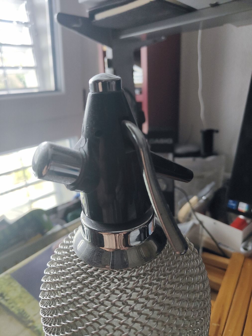 Bouteilles: Sodaflasche  Glasflasche mit Schutzgitter  – D'occasion à Bürglen TG par rehaso2214 1