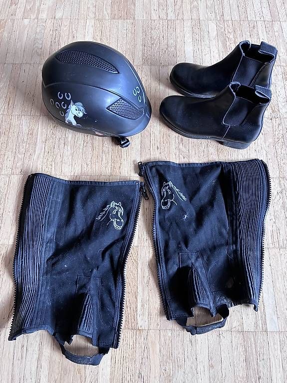 Stinchiere & Fasciature: Reithelm, Gamaschen und Reit-Stiefeletten – Usato da Uster venduto da Fluma