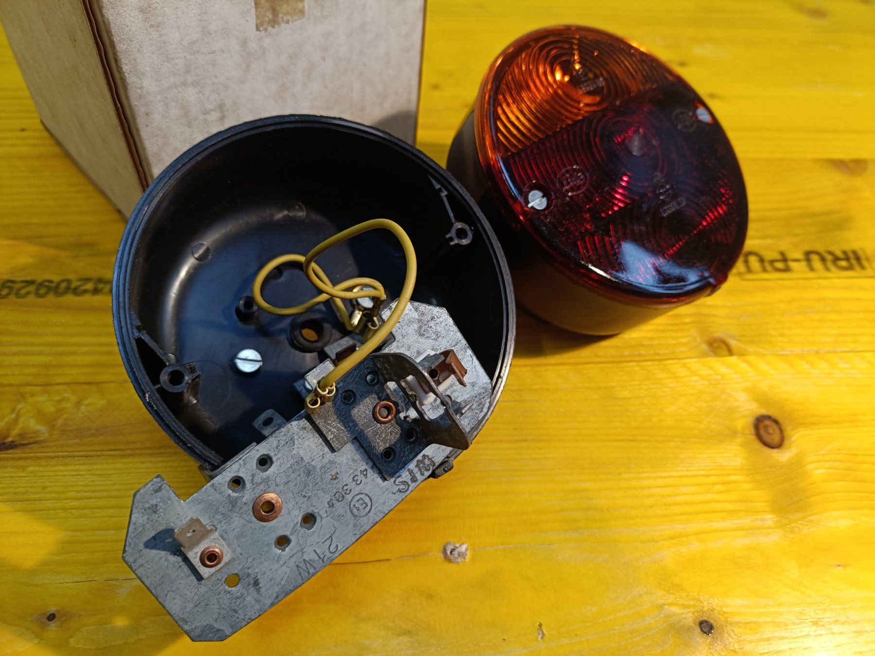 Alle Autoersatzteile: Originale Hella Oldtimer Rückleuchte, neuwertig! – Neu und originalverpackt aus Hombrechtikon von Unser_Hofer