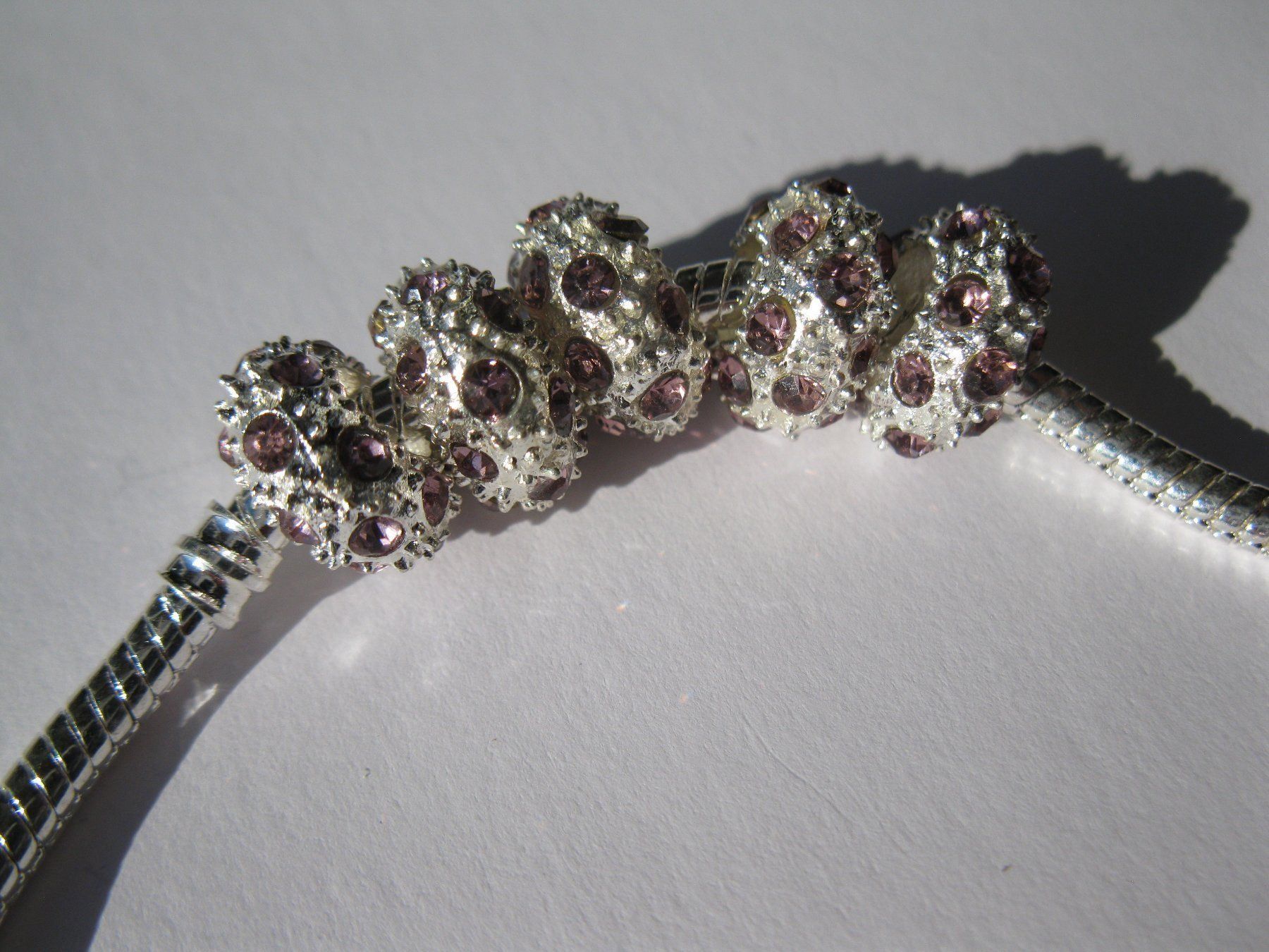 Perle (finte): 2 Grosslochperlen, Beads, versilbert mit Strass rosa – Nuovo e nell'imballaggio originale da St. Margarethen TG venduto da LuanaKa