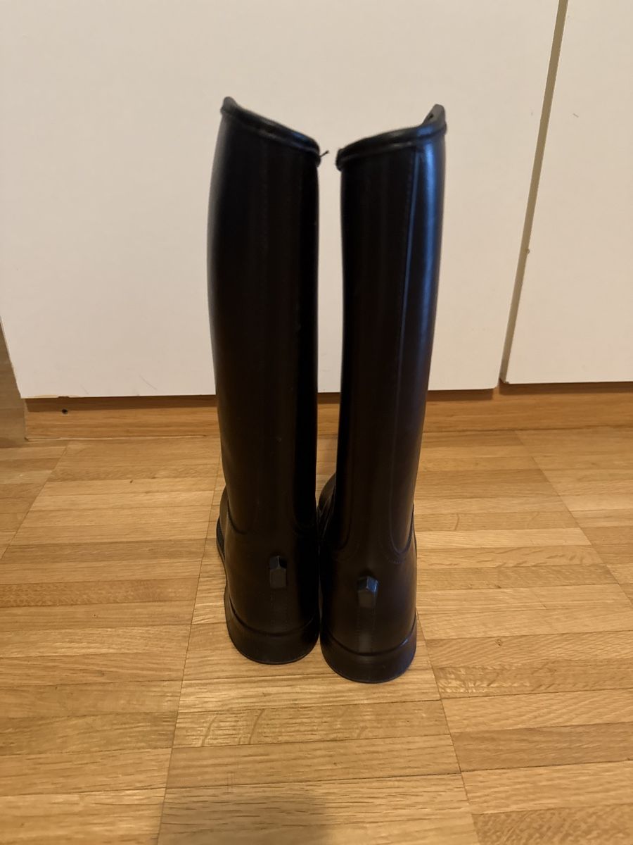 Schuhe für Jungen: Gummistiefel Black Forest Gr 30 – Gebraucht aus Adligenswil von Phoenix2017 2