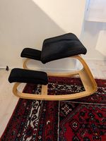 Kniestuhl Holz schwarz