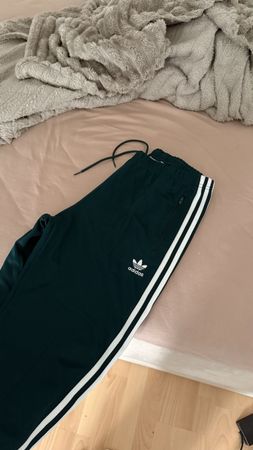 Adidas Sporthose dunkelgrün Grösse M 
