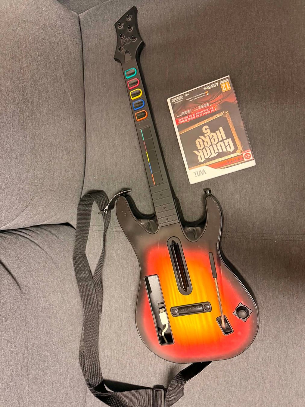 Nintendo Giochi: Guitar Hero 5 + Guitar Nintendo Wii – Usato da Giubiasco venduto da Ticinerd