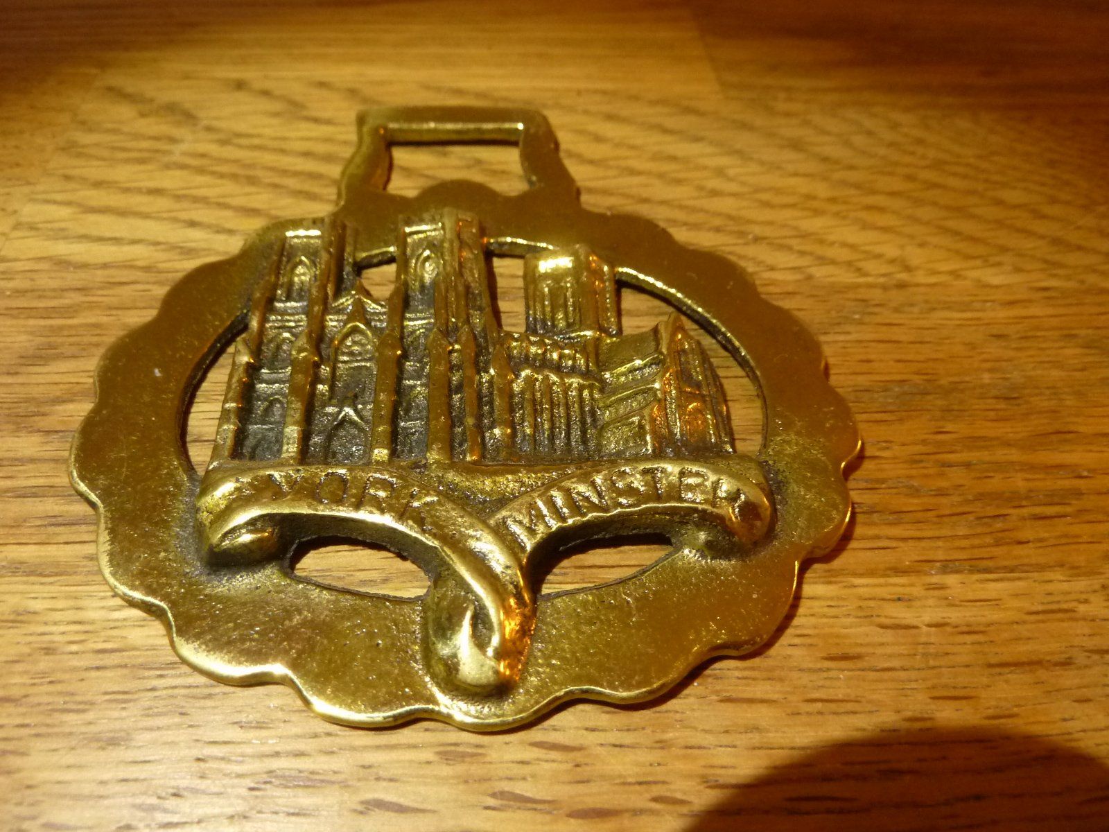Medaglie: York Minster Kathedrale Pferdeamulett Messing – Usato da Hochfelden venduto da swissice 1