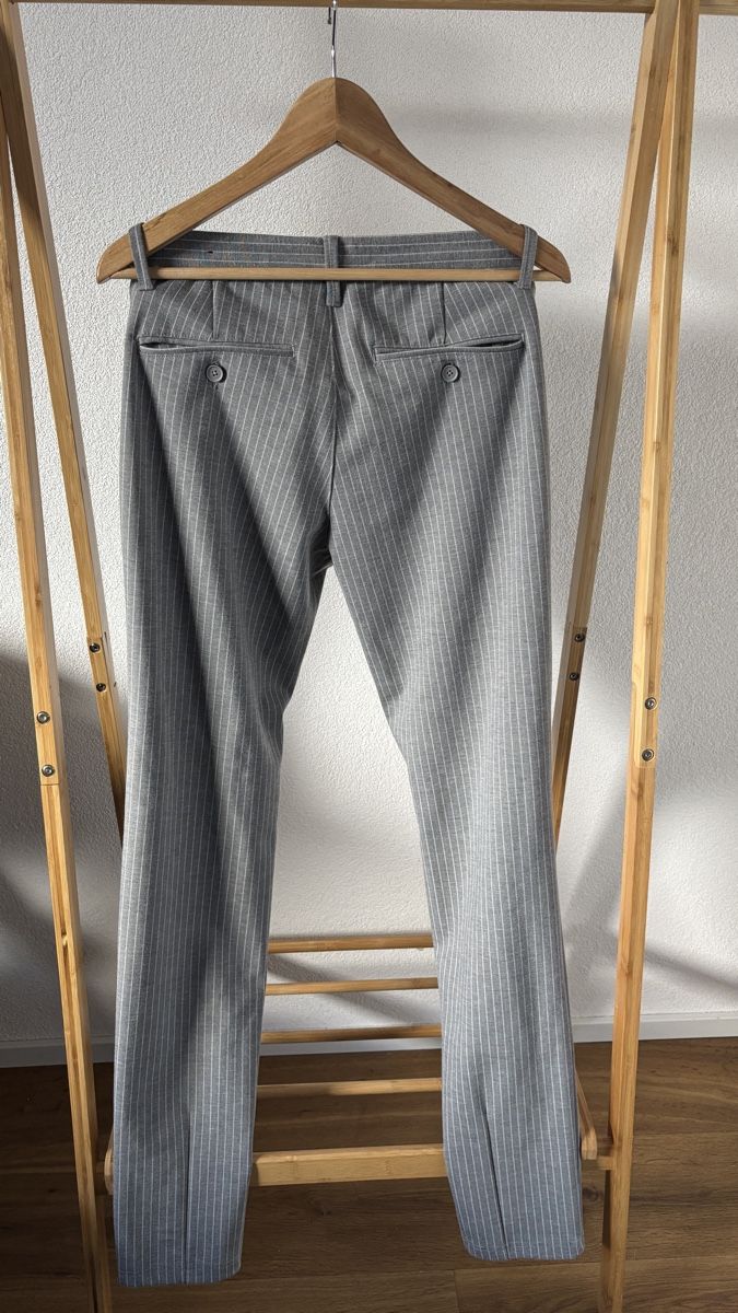 Pantaloni: Only&Sons Stoffhose grau gestreift Gr. 31/34 – Nuovo (secondo la descrizione) da Vilters venduto da Sidsel_M 2