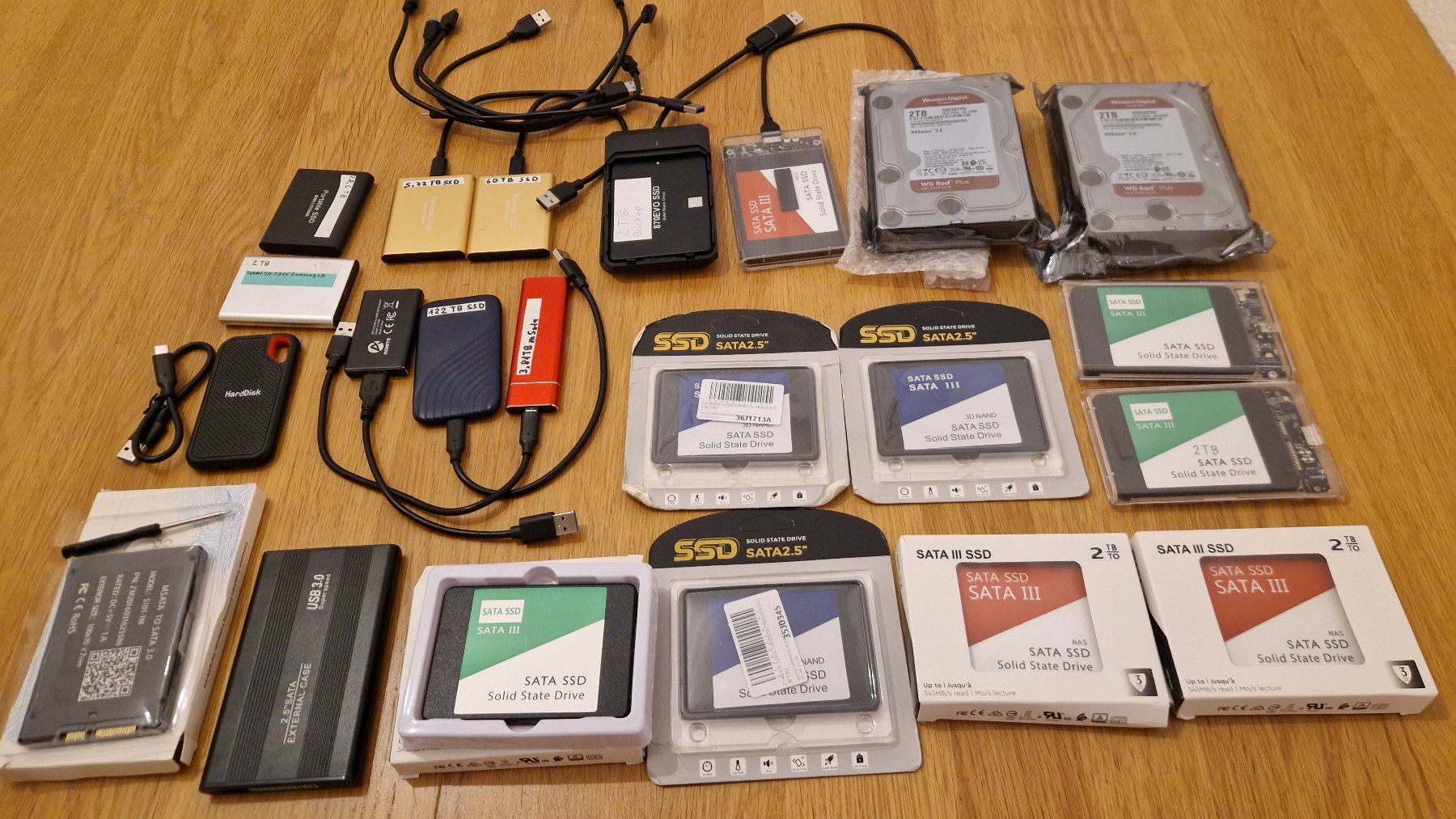 Dischi rigidi: Large Storage Lot (SSDs, HDDs, Cases & Cables) – Usato da Delémont venduto da aliGorithm 8