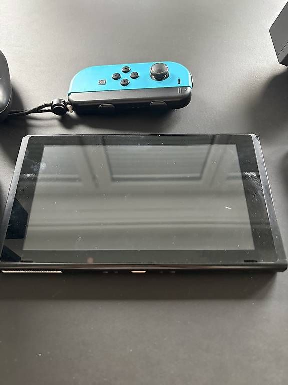 Nintendo Console: Nintendo Switch mit sämtlichen Zubehör – Usato da Bern venduto da Laurin008 1