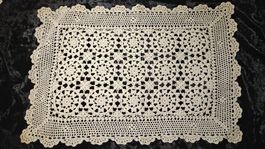 Wunderschönes Spitzendeckeli, neuwertig, Beige 49 x 32 cm