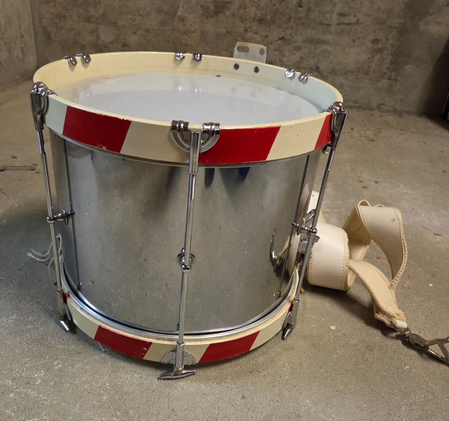 Instruments de musique: 2 alte Marschtrommeln – D'occasion à Allschwil par Adill 1