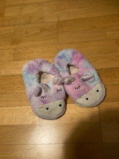 Scarpe per ragazze: Pantoufles t.32/33 – Usato da Boudry venduto da Lamue01