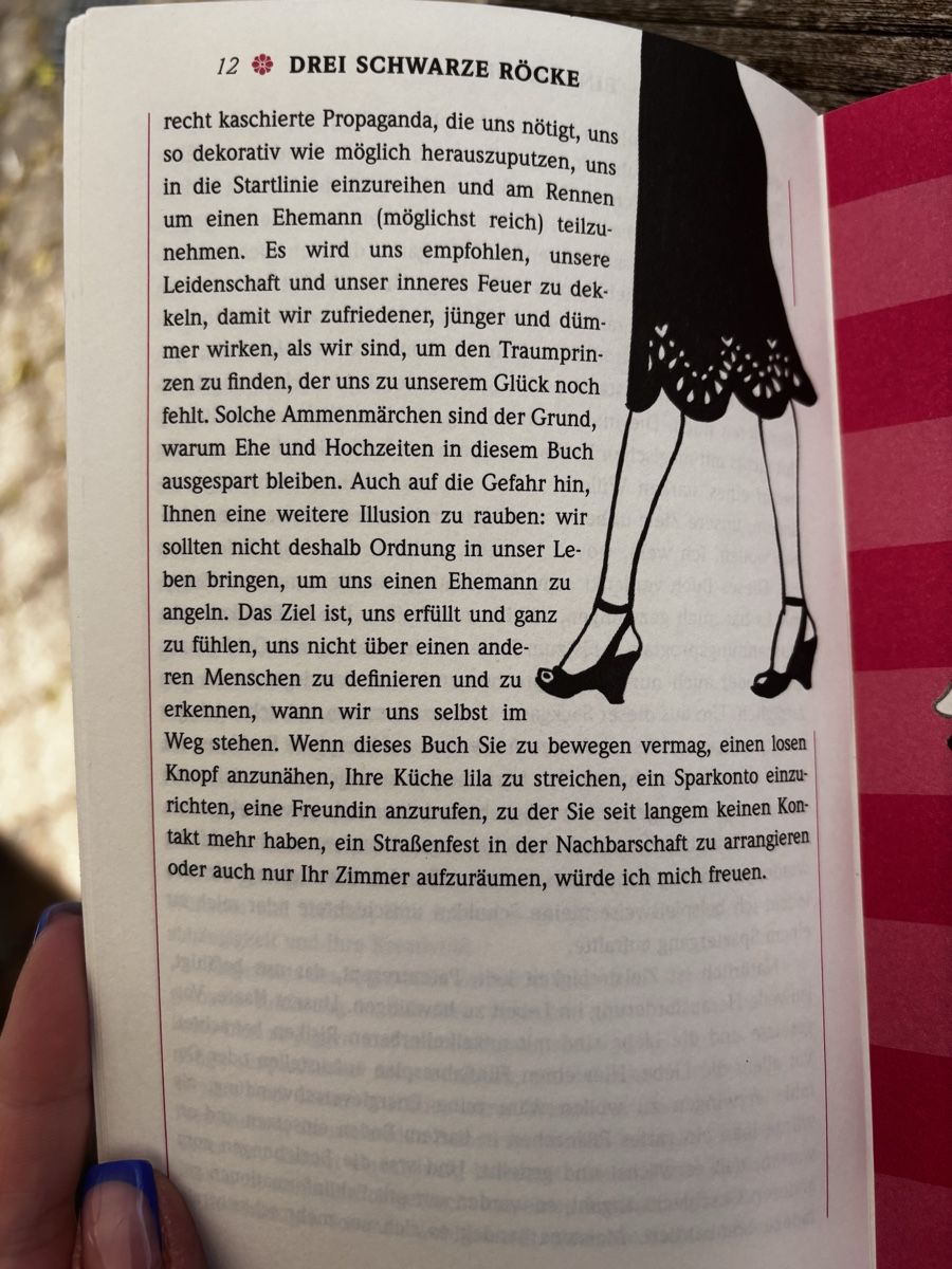 Libri: Anna Johnson - Drei schwarze Röcke - Basic Living 📖 – Usato da Hinteregg venduto da Natsuki13 8