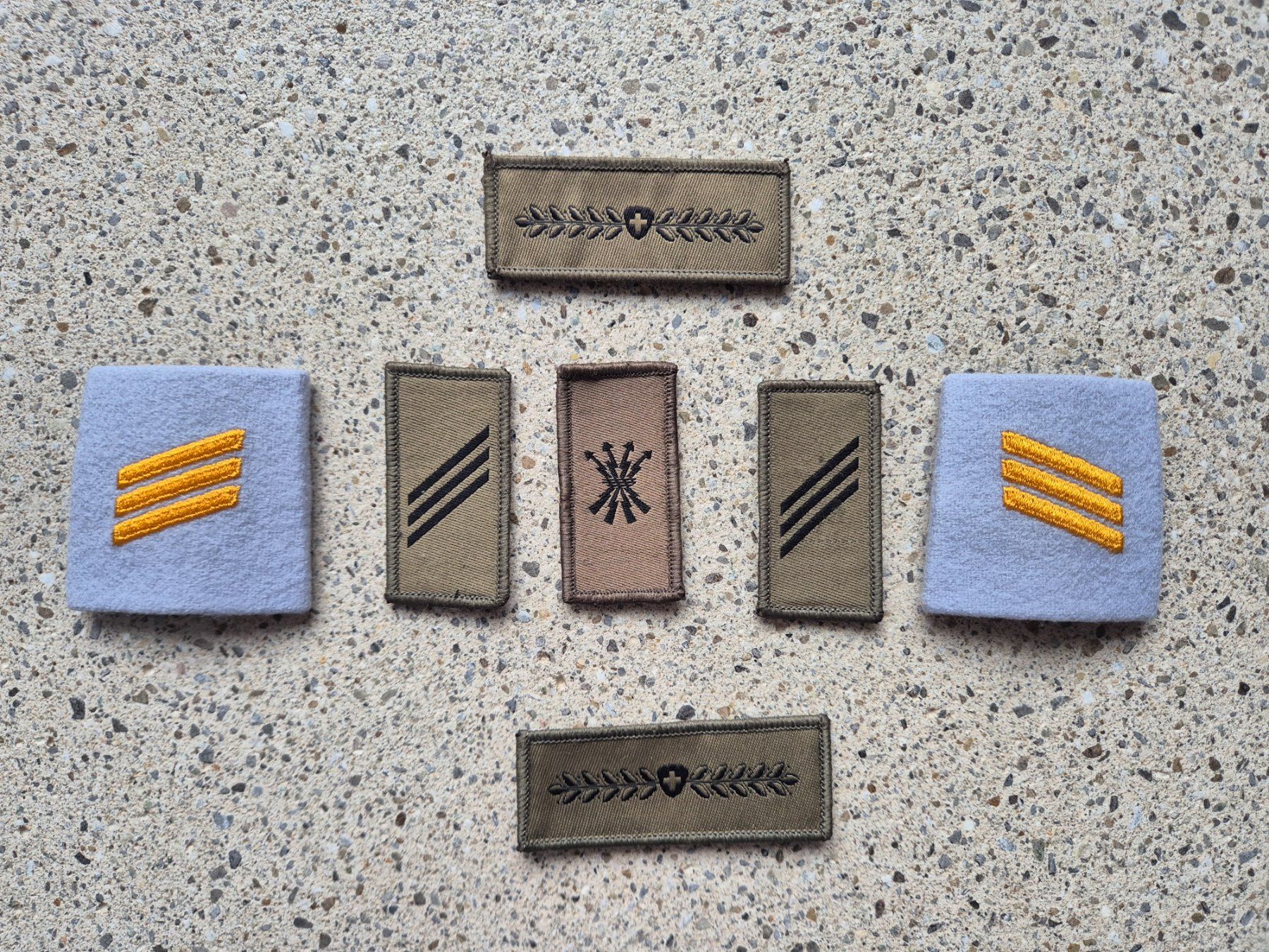 Schweizer Armee Placchette & Badge: *** Üem Patten Set Obergefreiter mit klett *** – Nuovo (secondo la descrizione) da Riedholz venduto da fr_sIruP