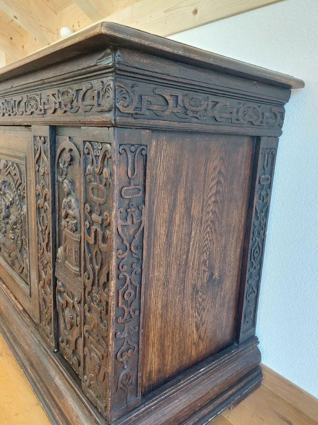 Büffets: Sideboard/buffet, geschnitzt, ca. 1800, Renaissance Stil – Gebraucht aus Ehrendingen von fwu_zk9f 4