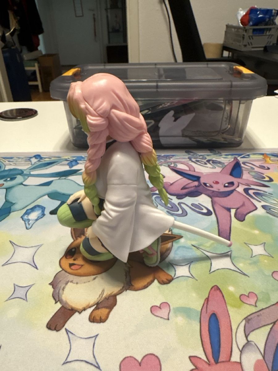 Statuette: Mitsuri Kanroji Figur – Usato da Zürich venduto da Yeseyasi 2