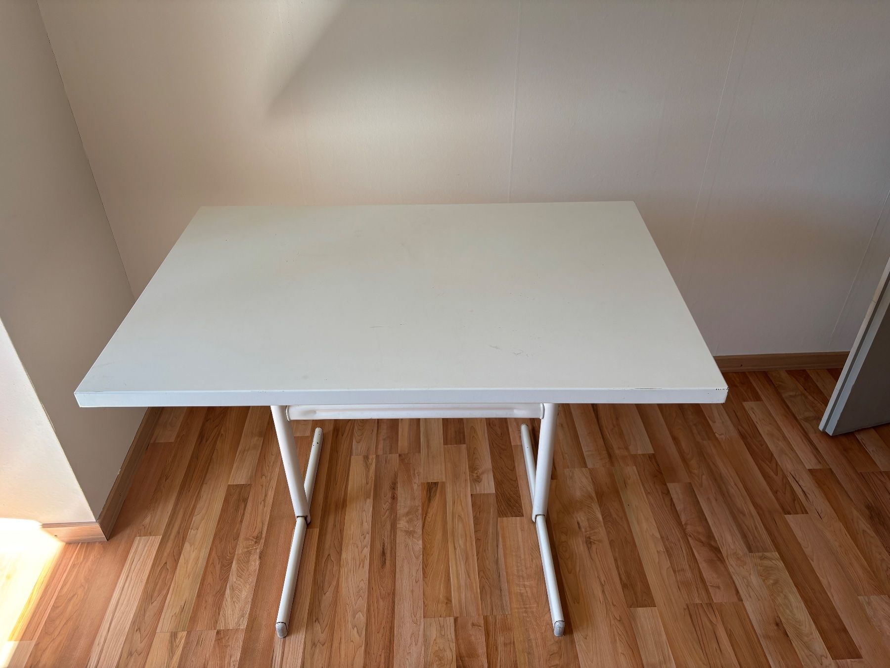 Pfister Tables: Gartentisch weiss Metall – D'occasion à Steinach par jas_r5q9 1