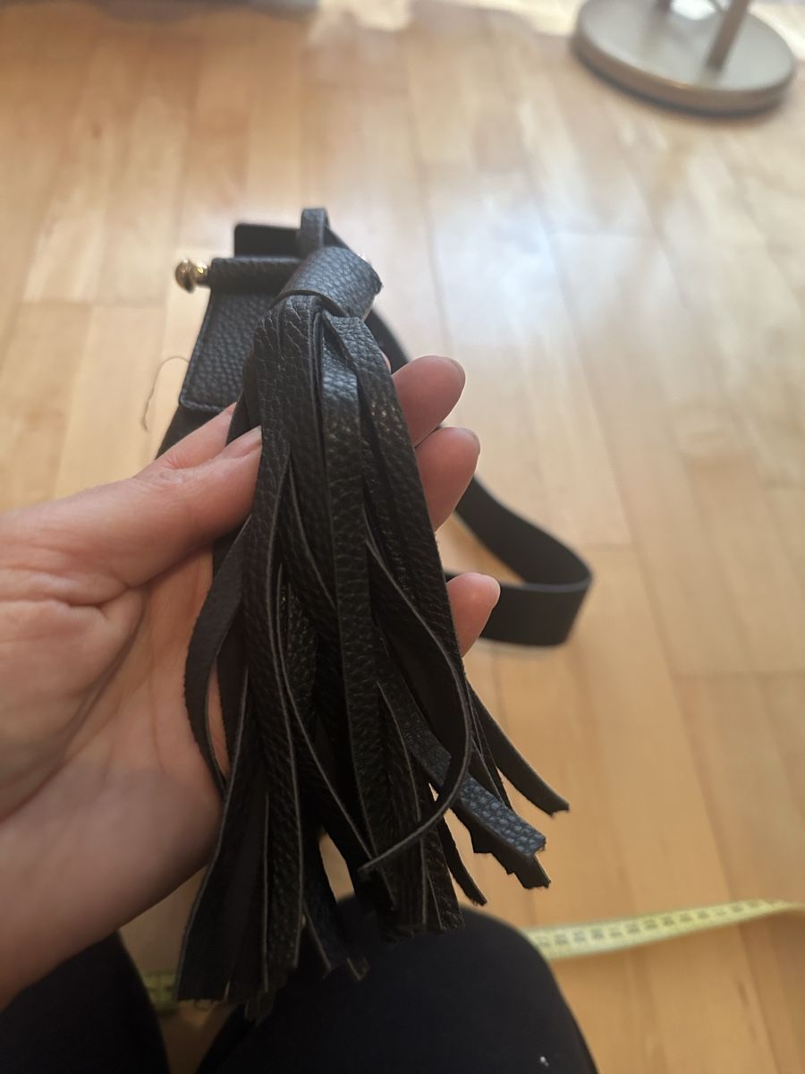Taschen für Damen: Schicke schwarze Kunst-Ledertasche mit Fransen – Neu (gemäss Beschreibung) aus Altendorf von Eastwick4 2