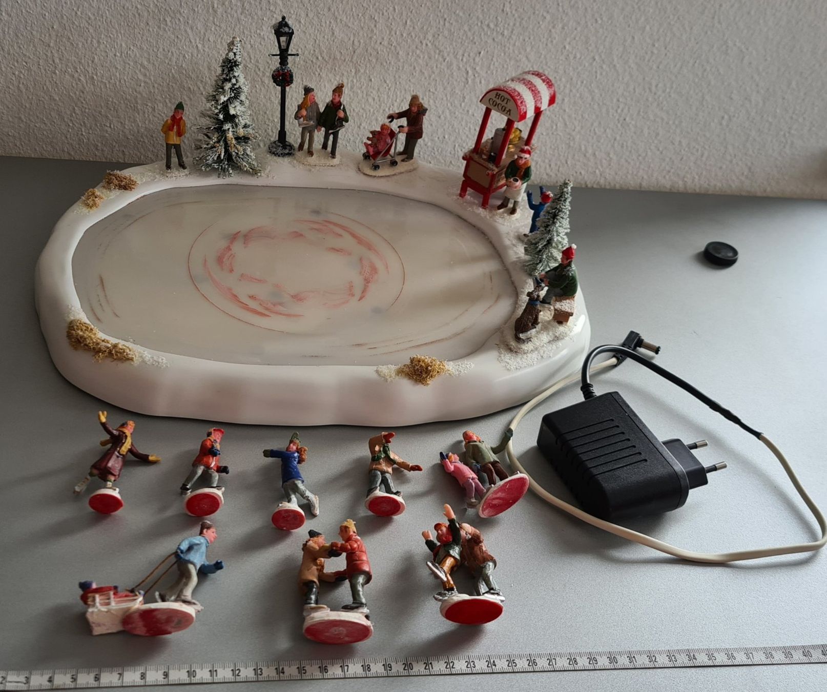 Statuette: Kunsteisbahn, Eislauf, Sammlung, Figuren, Nostalgie,40x30x12 – Usato da kuessnacht am rigi venduto da IceFan