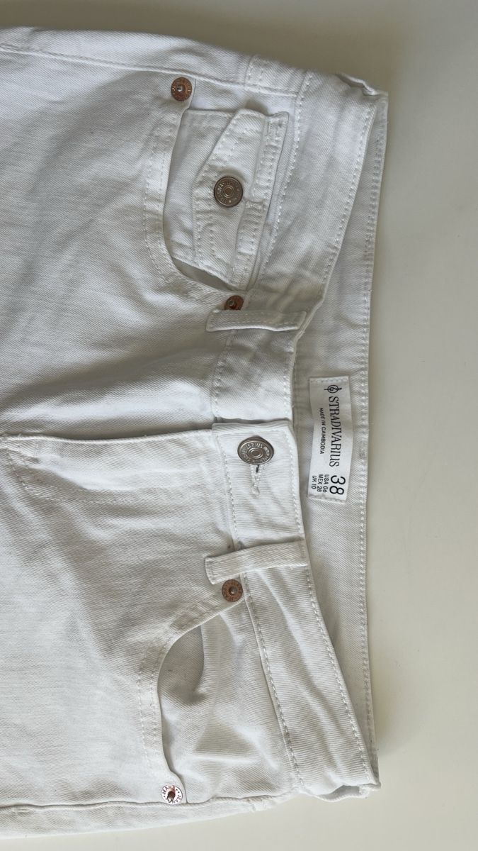 Stradivarius Jeans: Stradivarius Flared Jeans Weiß – Neu (gemäss Beschreibung) aus Wermatswil von Jara.a.s 1